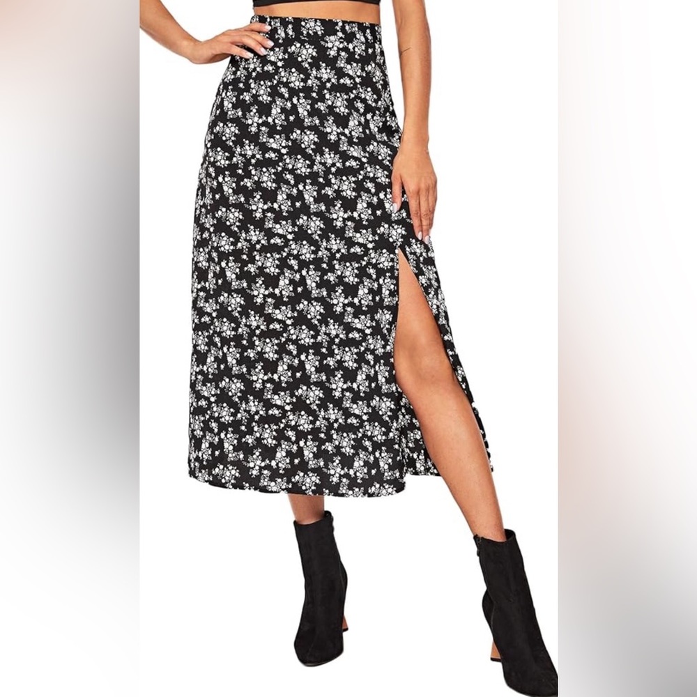 Midi Black skirt white floral